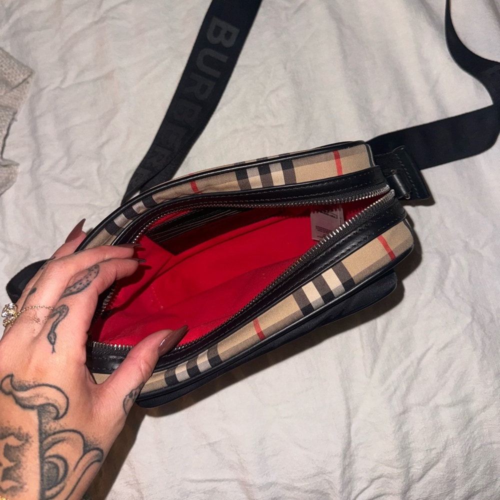 Burberry Tan and Black Camera Bag - Picture 5 of 11